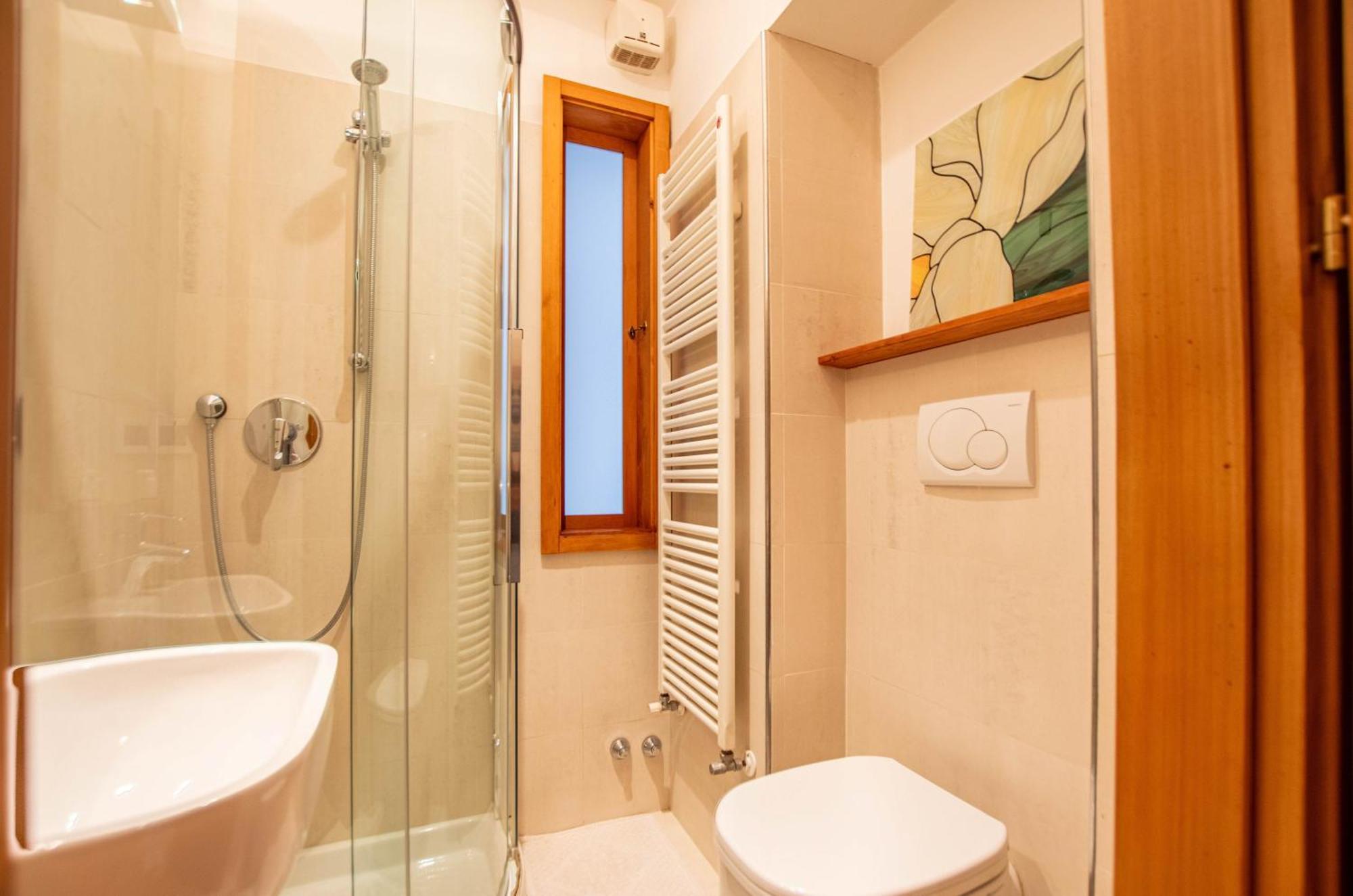 White Tower Guesthouse ترييستي المظهر الخارجي الصورة